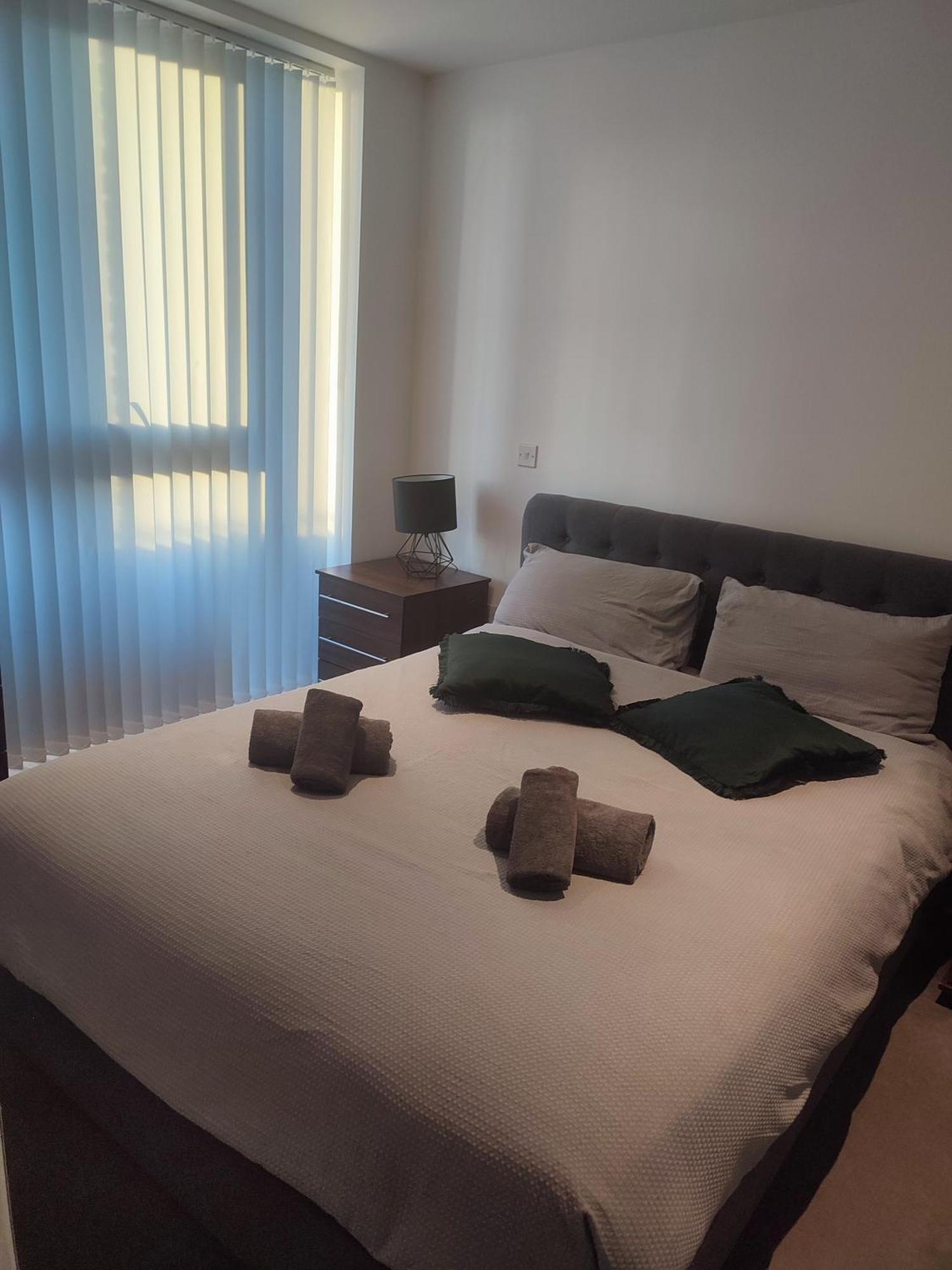 2 Bedroom 2 Bath 1 Ensuite In Roya Asenal Beautiful Views & Parking London Exterior photo
